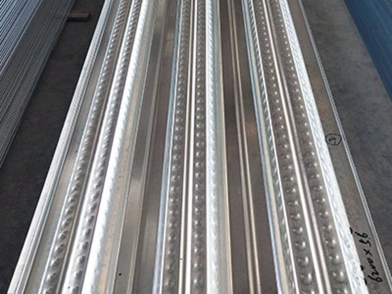 <b>YX76-305-915開口型樓承板</b>